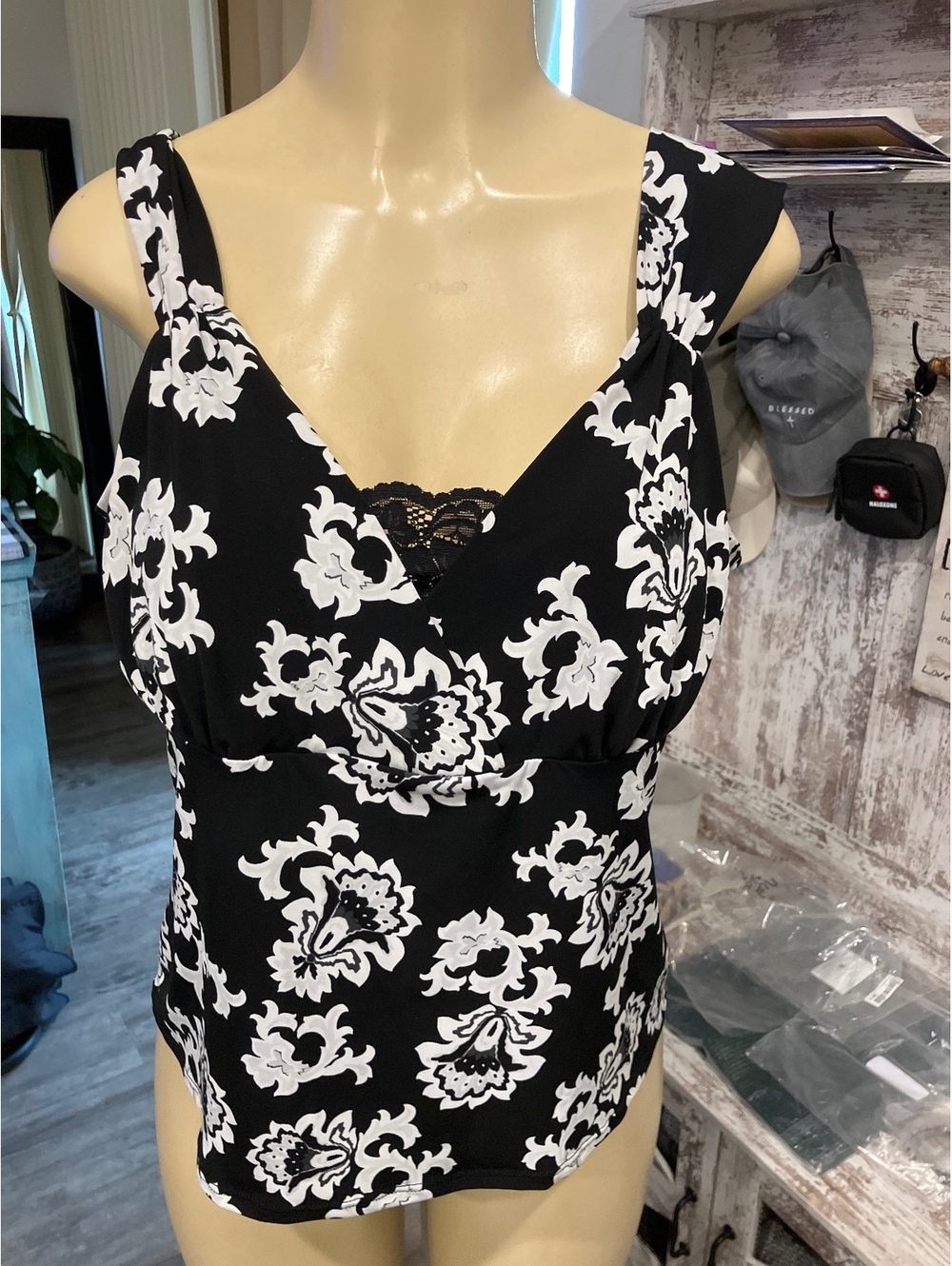 Pre-Loved White House Black Market Black Sleeveless Top